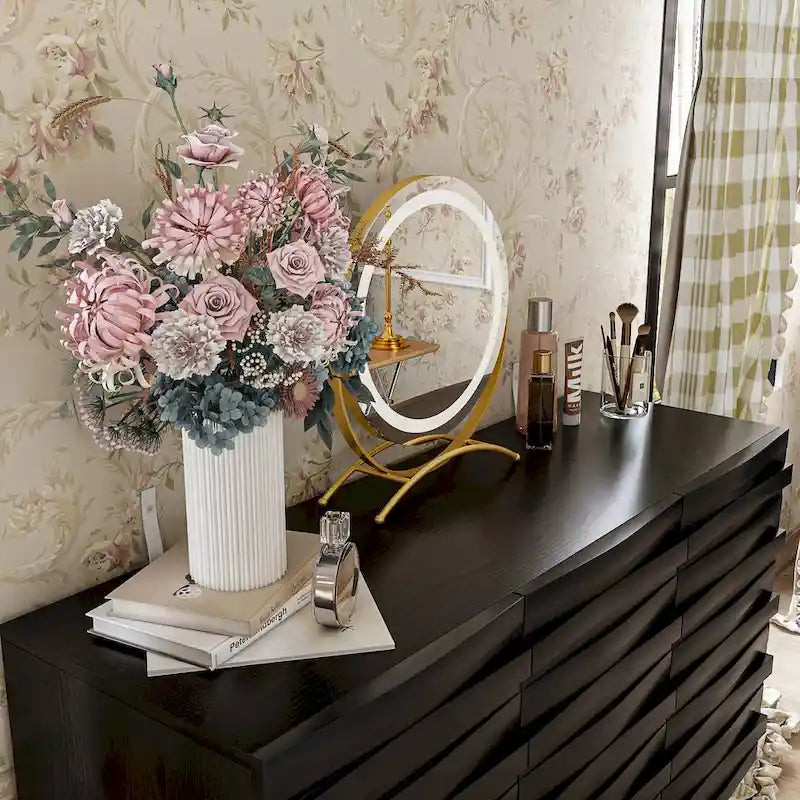 Buffet moderne noir avec grand espace de rangement en laque
