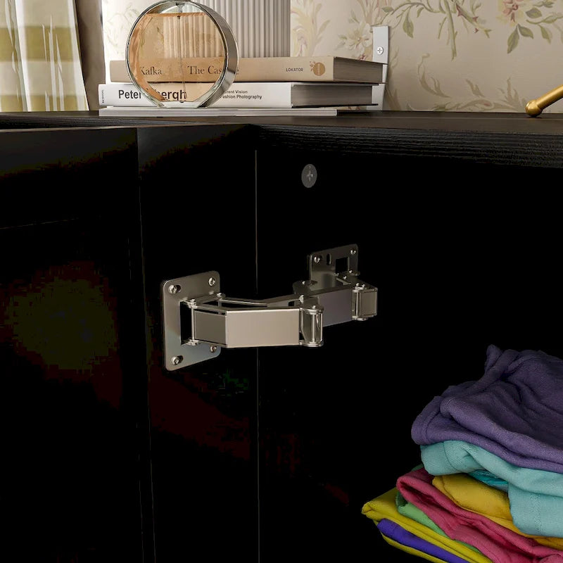 Buffet moderne noir avec grand espace de rangement en laque